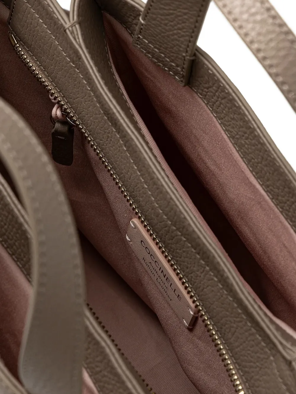 Coccinelle Shopper met gespdetail en handvat Bruin