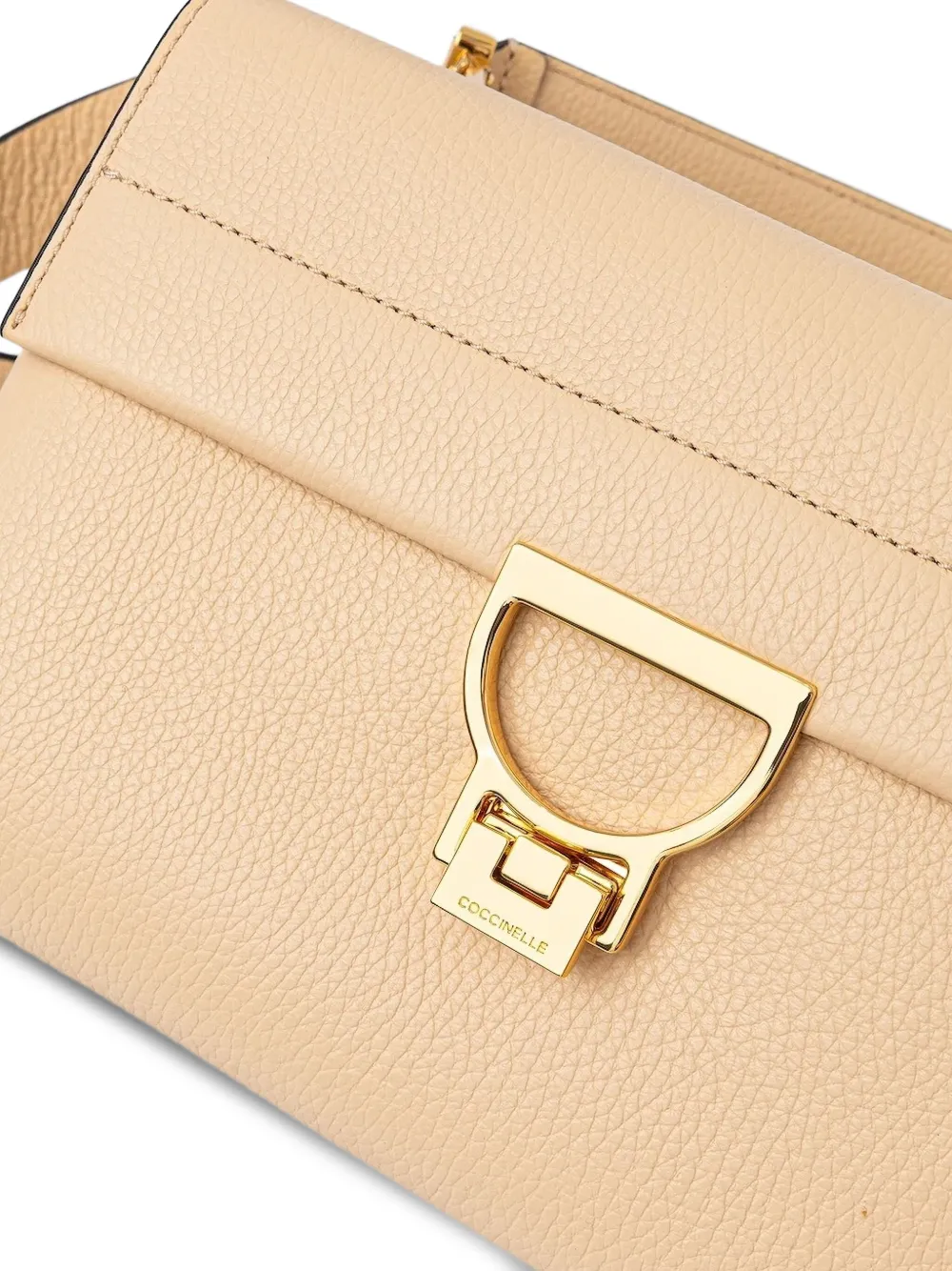 Coccinelle Boekentas met D-ring en handgreep Beige