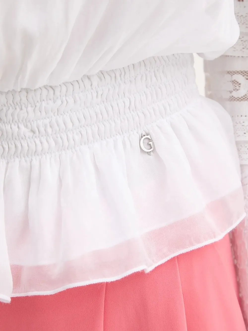 GUESS USA lace-trimmed smocked top Wit