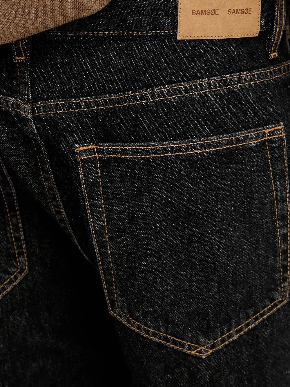 SAMSOE contrast-stitch denim shorts Zwart