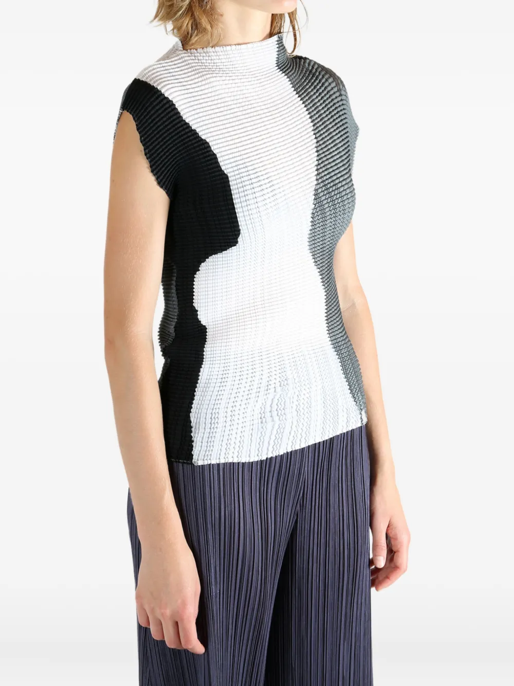 Issey Miyake Abstract Tint pleated top Wit