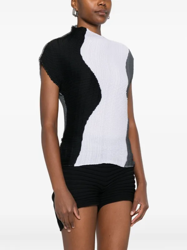 Issey Miyake Abstract Tint Pleated Top | ホワイト | FARFETCH JP