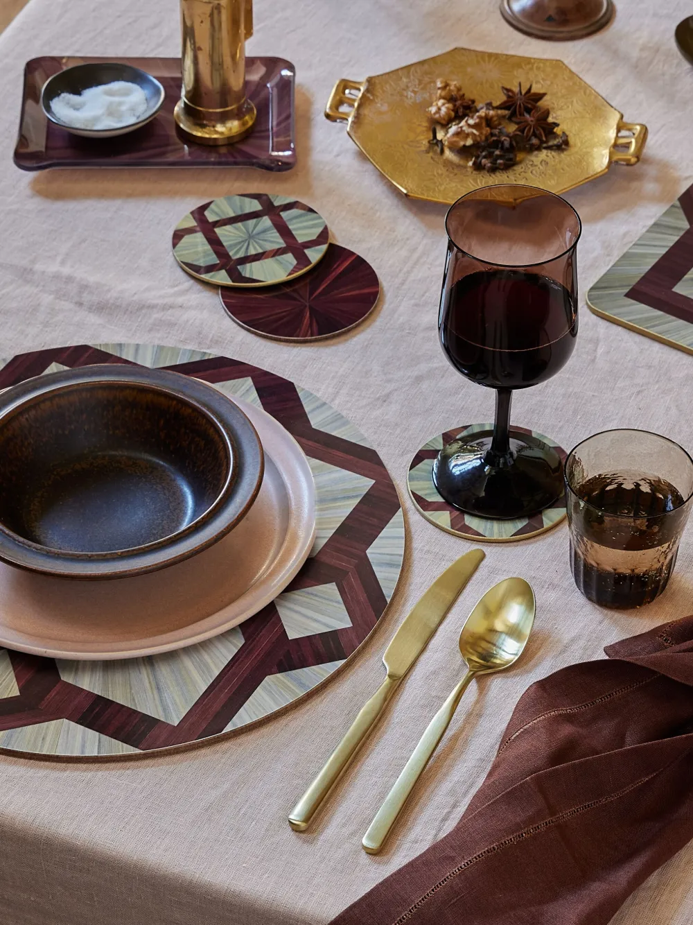 HestiaLiving Arabesque round coasters (set of four) | Tableware | Image 2