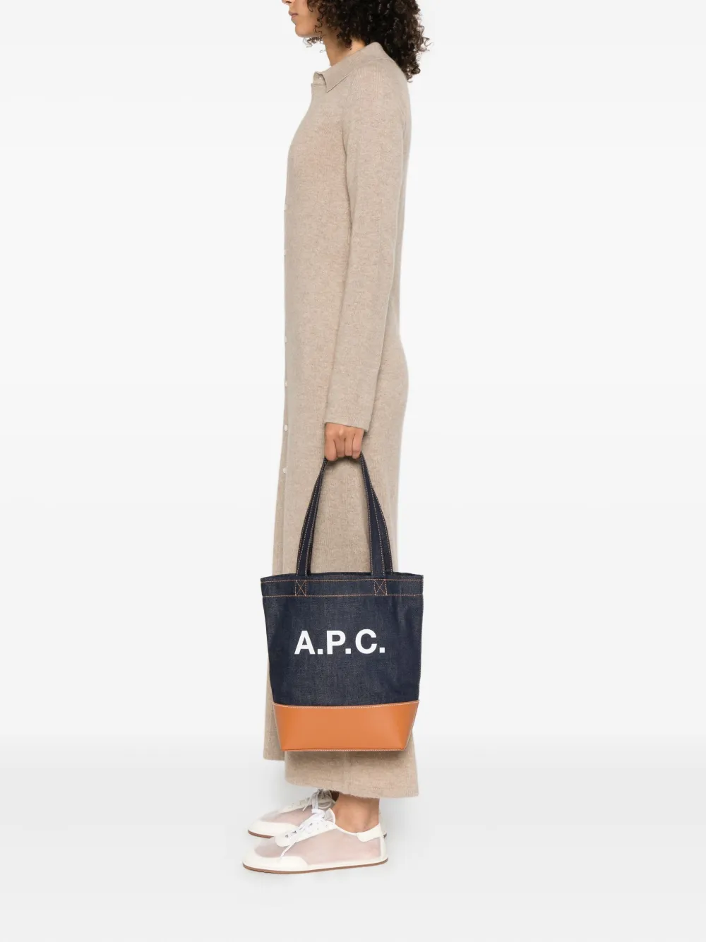 A.P.C. logo-detail denim tote bag - Blauw