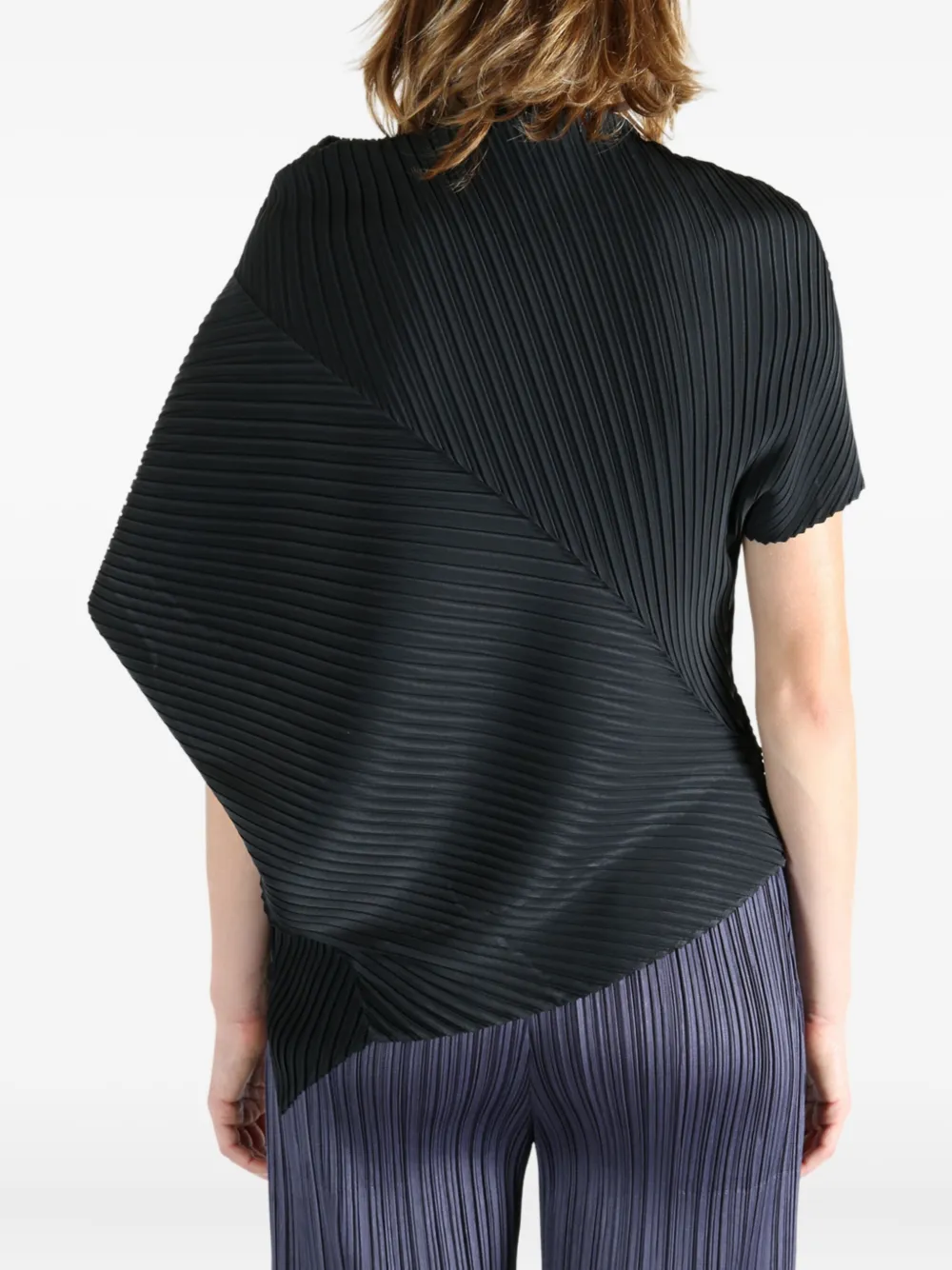 Issey Miyake pleated asymmetric T-shirt Zwart