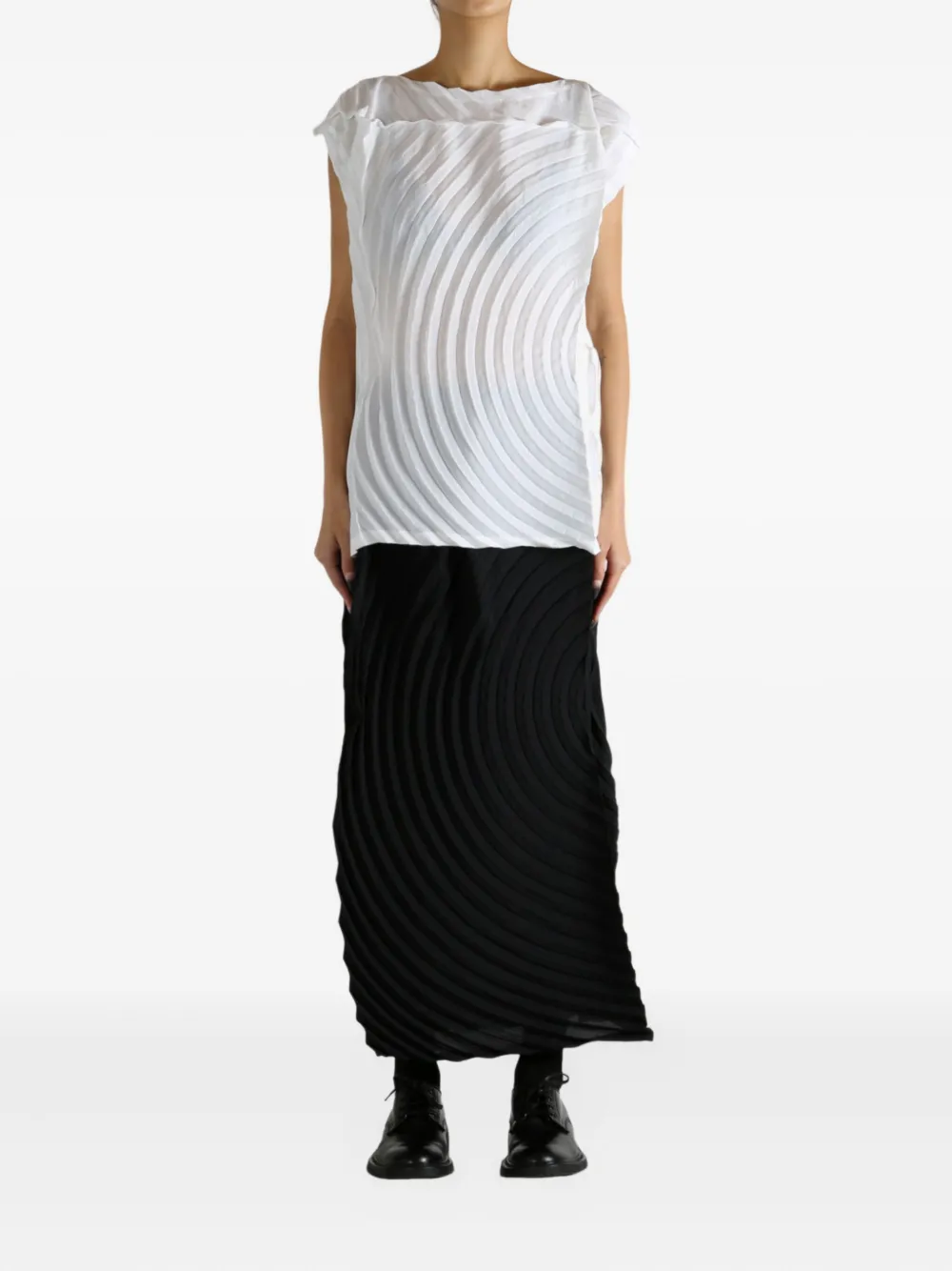Issey Miyake Paper Bag Pleats curved top | Blouses | Image 2