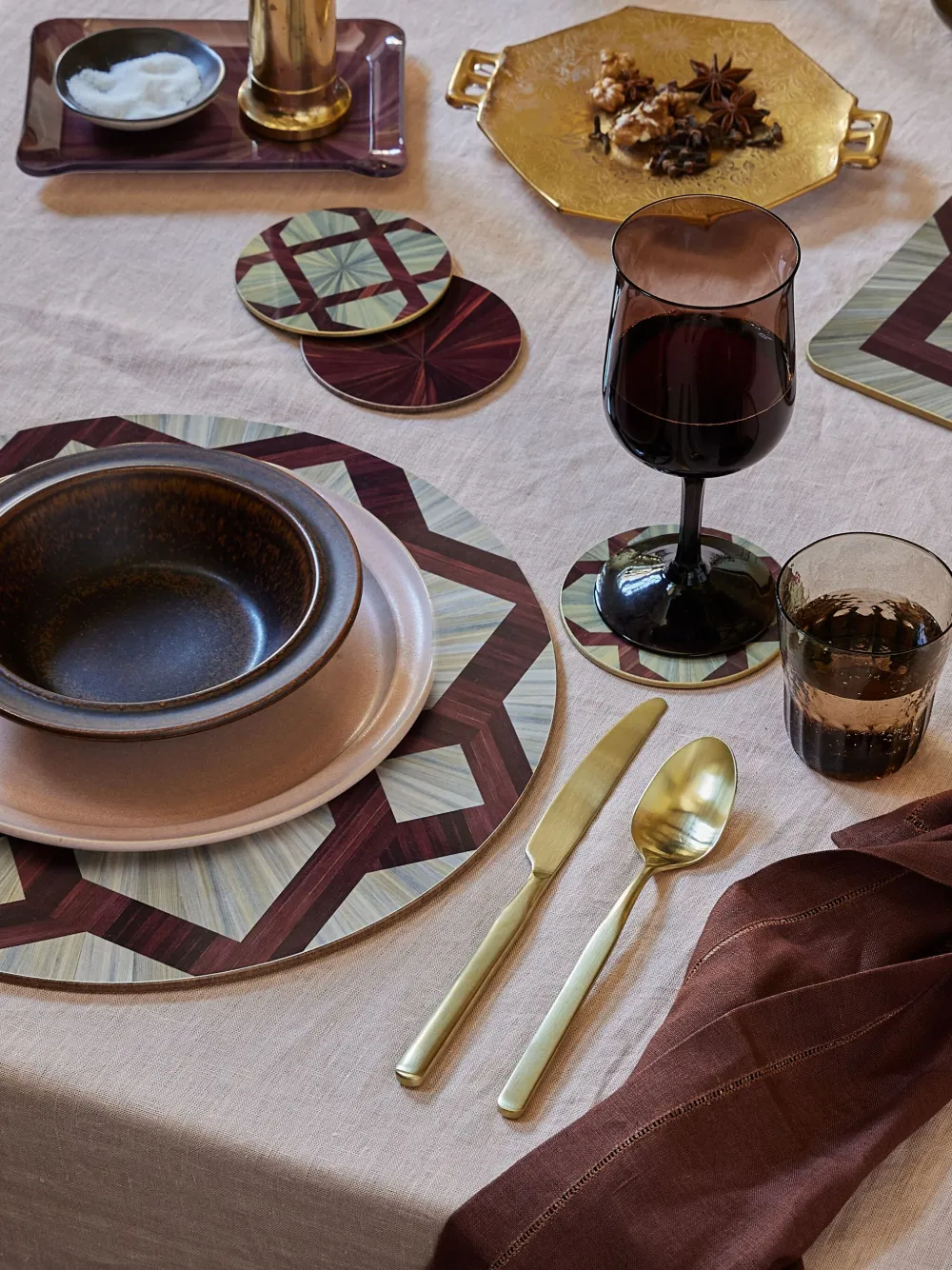 Hestialiving Arabesque Geometric Tablemats (set Of Two) In Neutral