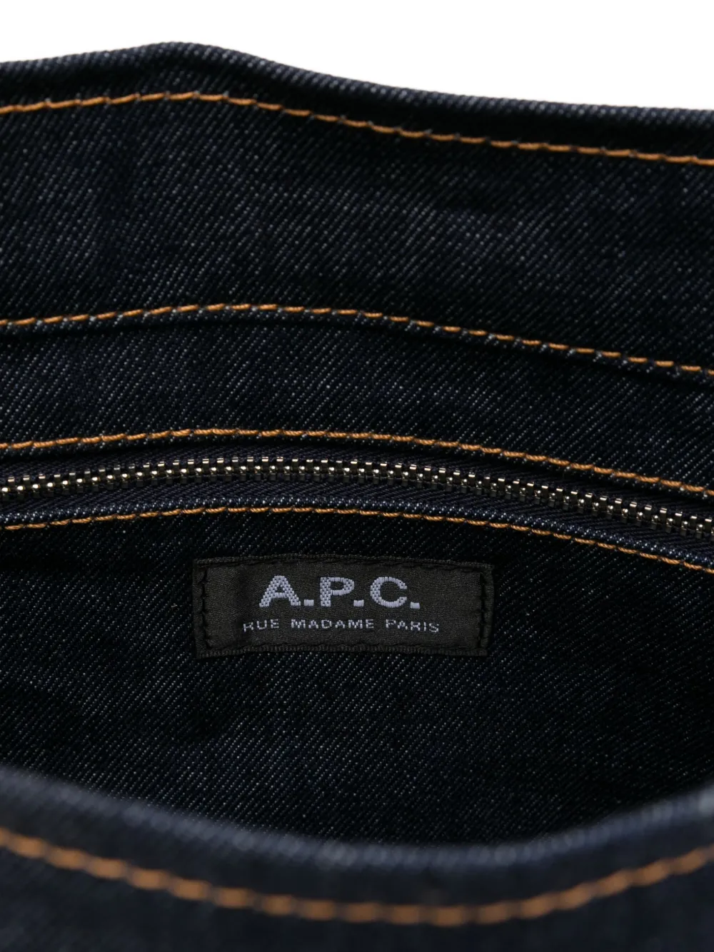 A.P.C. Medium denim shopper met logodetail Blauw