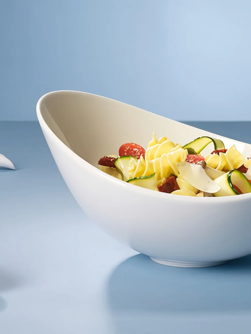 Villeroy & Boch oval-shape bowl (set of three) | Tableware | Image 2
