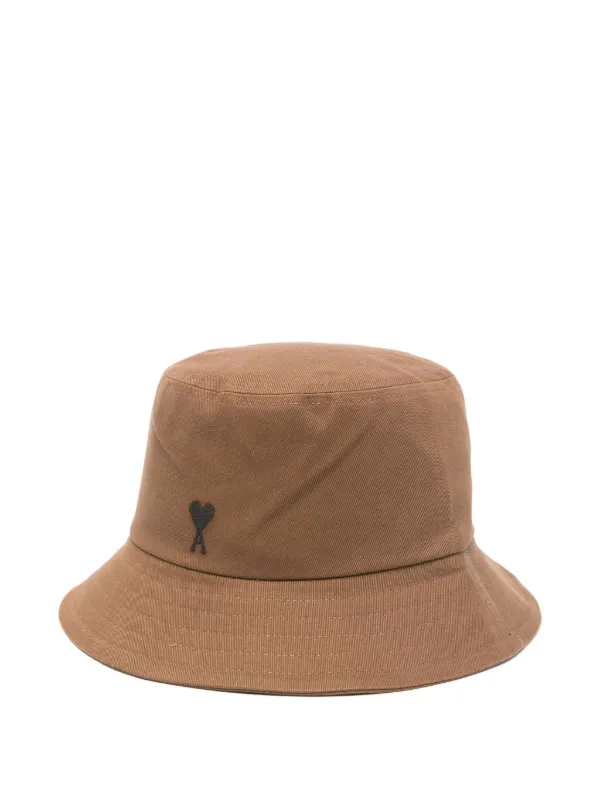AMI PARIS アミパリス バケットハット スタッズ ハート ロゴ AMI Paris ハートロゴ バケットハット | ブラウン | FARFETCH JP