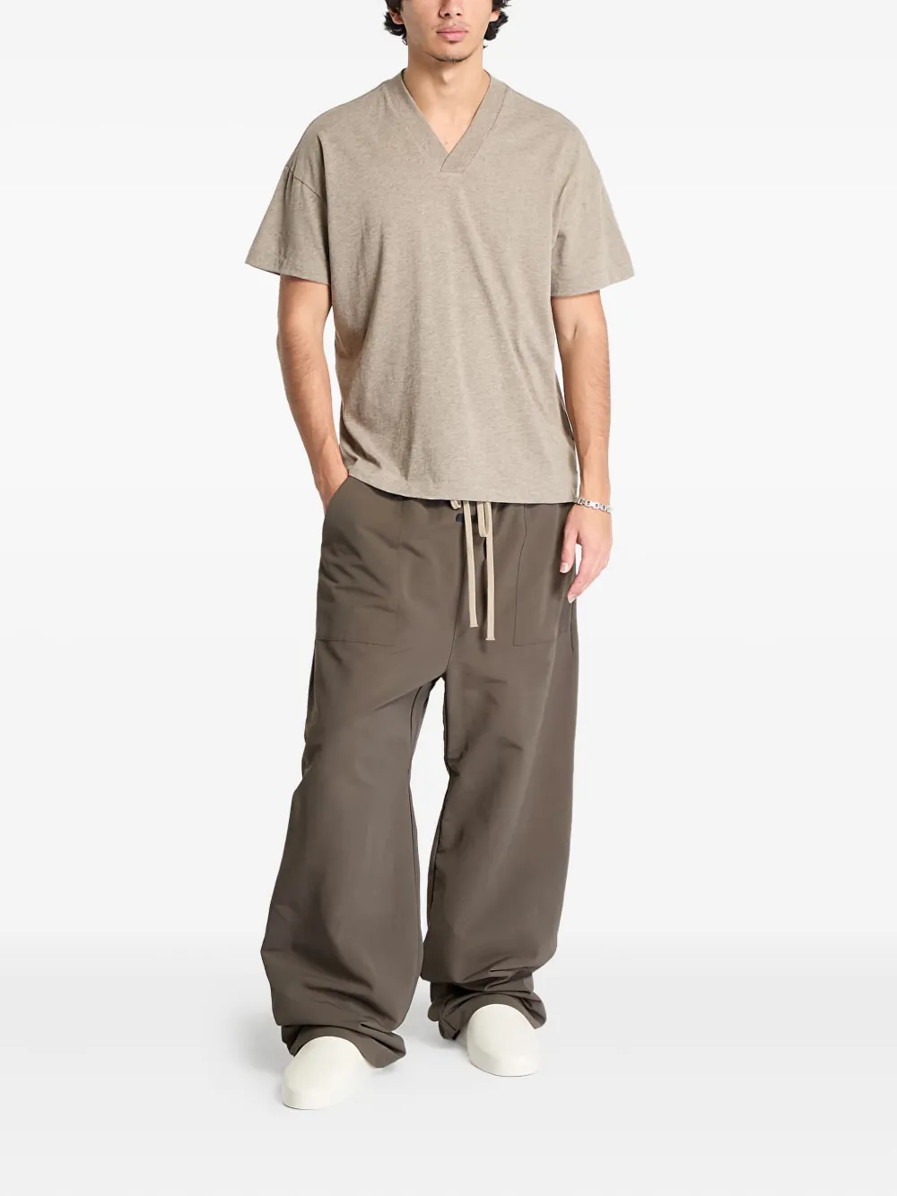 FEAR OF GOD ESSENTIALS Drie T-shirts met korte mouwen en V-hals Grijs
