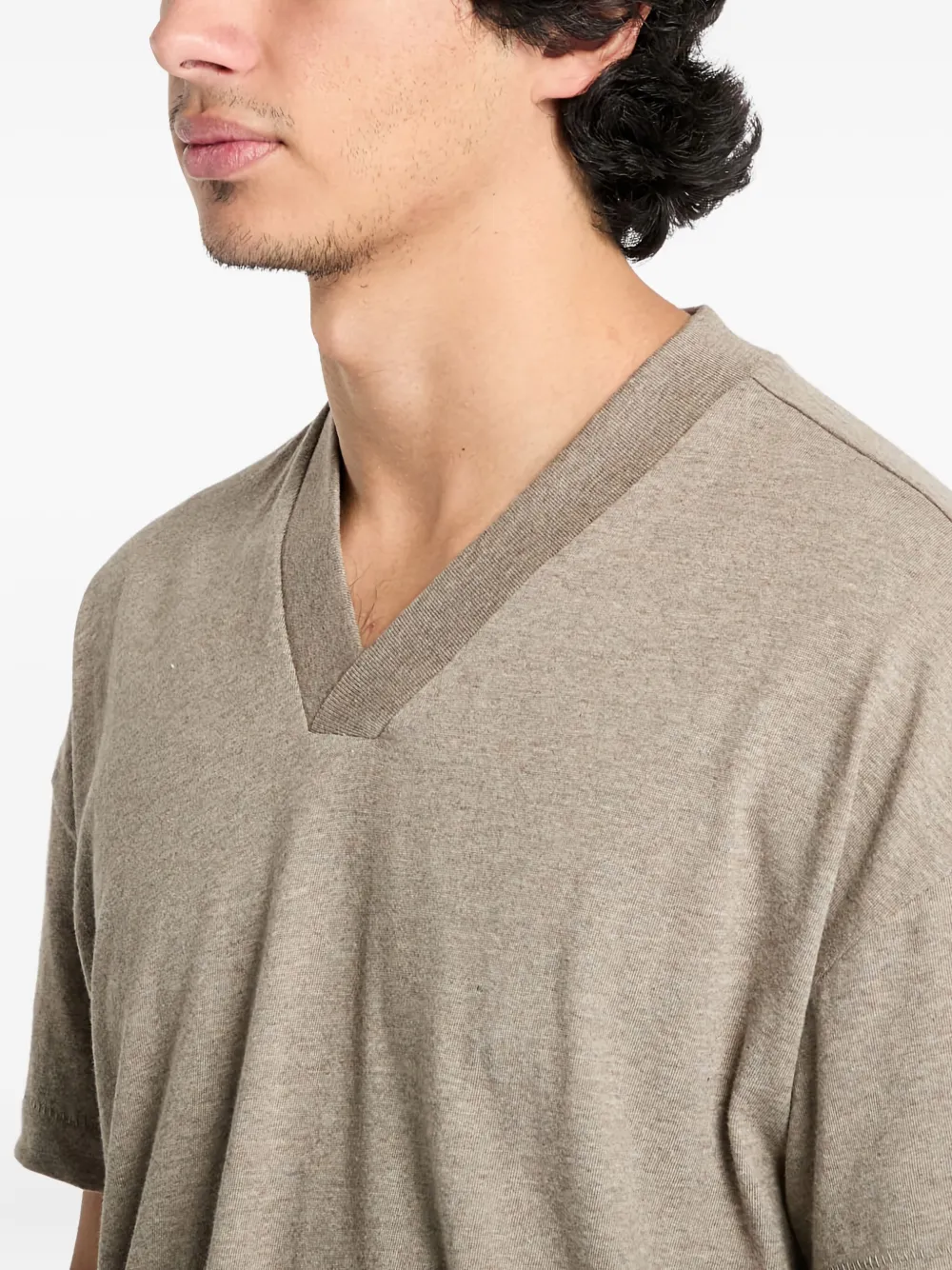 FEAR OF GOD ESSENTIALS Drie T-shirts met korte mouwen en V-hals Grijs