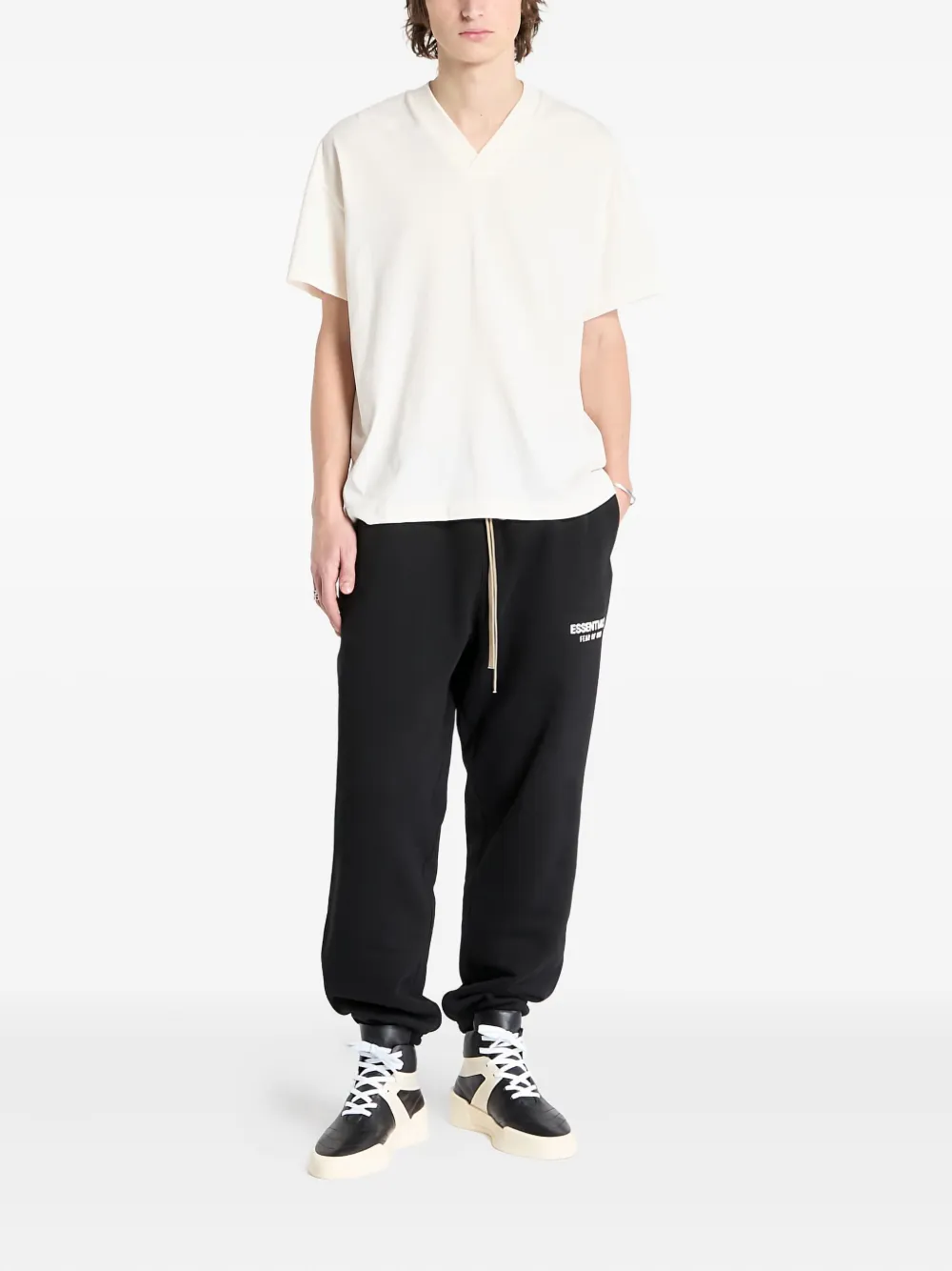 FEAR OF GOD ESSENTIALS Drie T-shirts met korte mouwen en V-hals - Beige