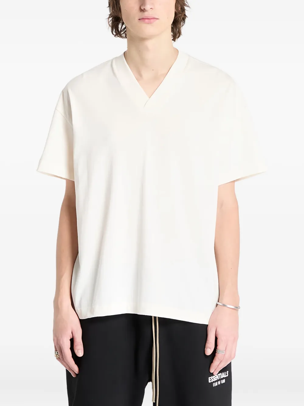 FEAR OF GOD ESSENTIALS Drie T-shirts met korte mouwen en V-hals Beige