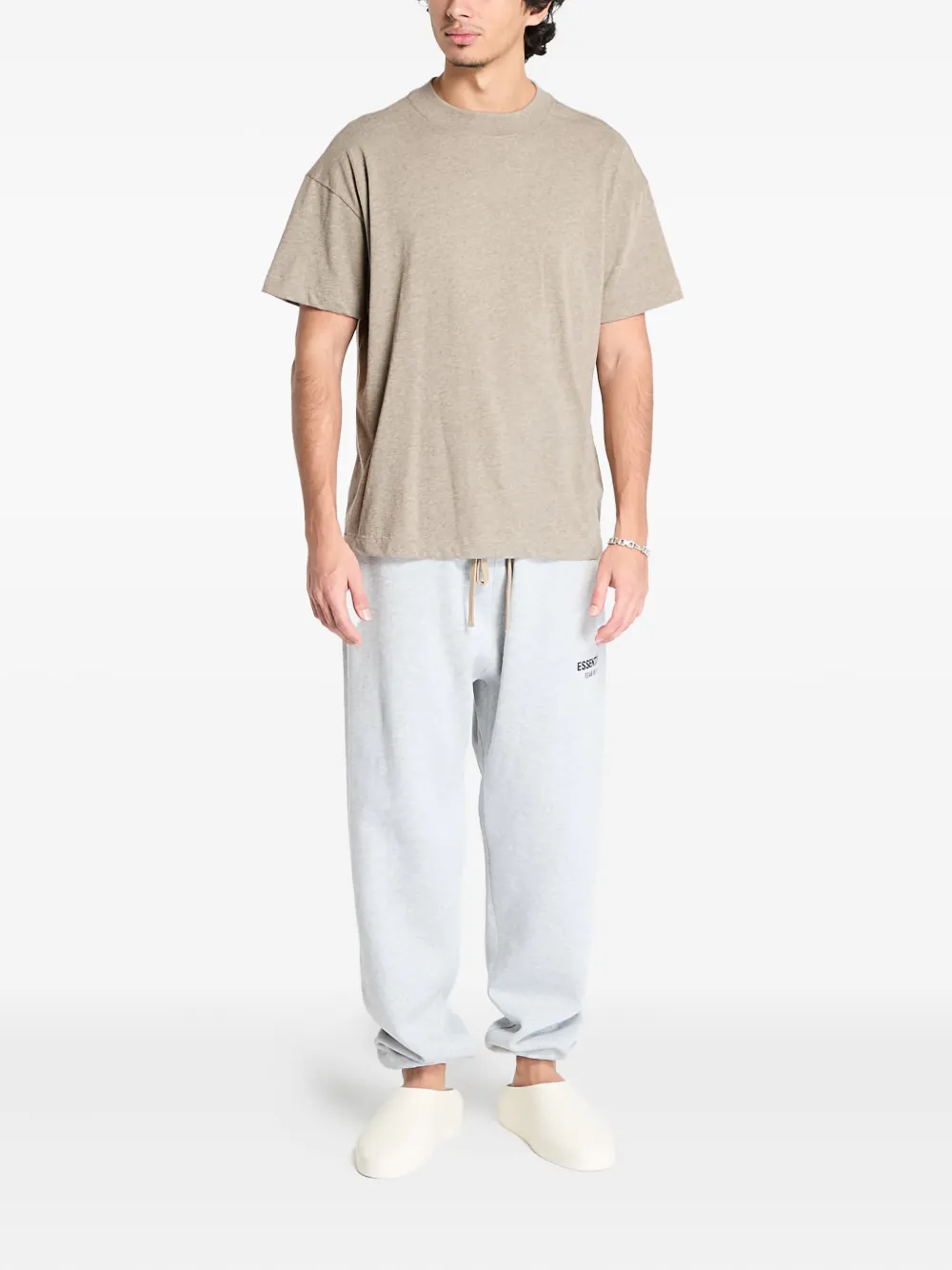 FEAR OF GOD ESSENTIALS Drie T-shirts - Bruin