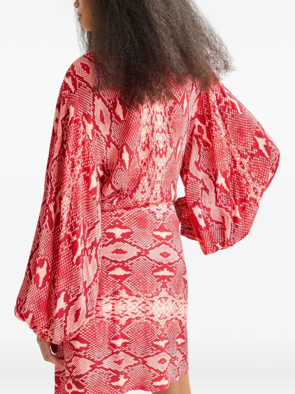 Essentiel Antwerp Gedrapeerde asymmetrische jurk met slangenprint Rood