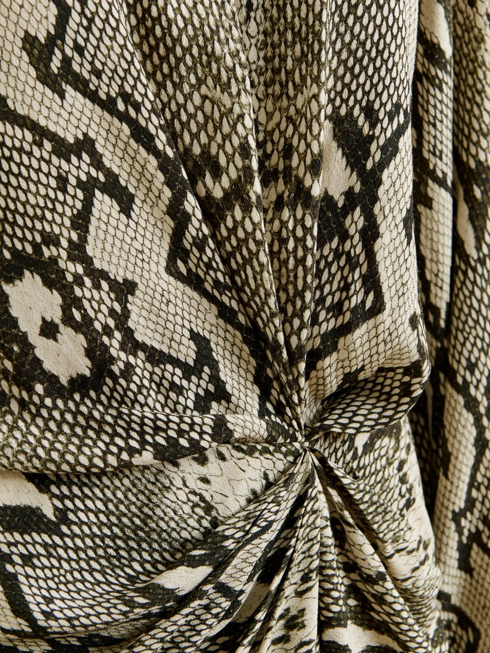 Essentiel Antwerp Gedrapeerde asymmetrische jurk met ballonmouwen Grijs