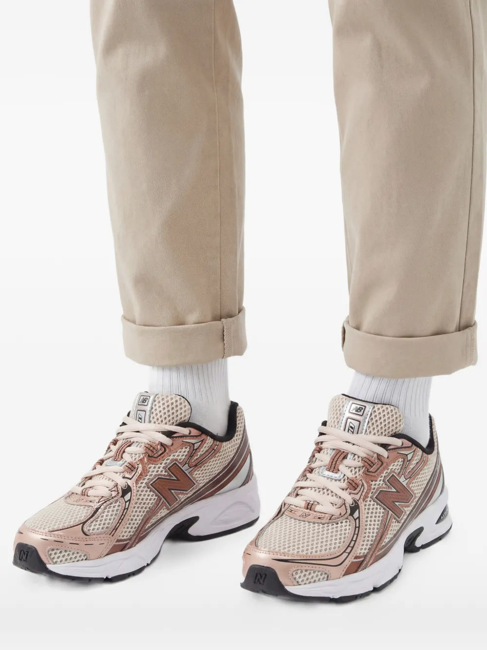 New Balance U740 sneakers met mesh vlak Beige