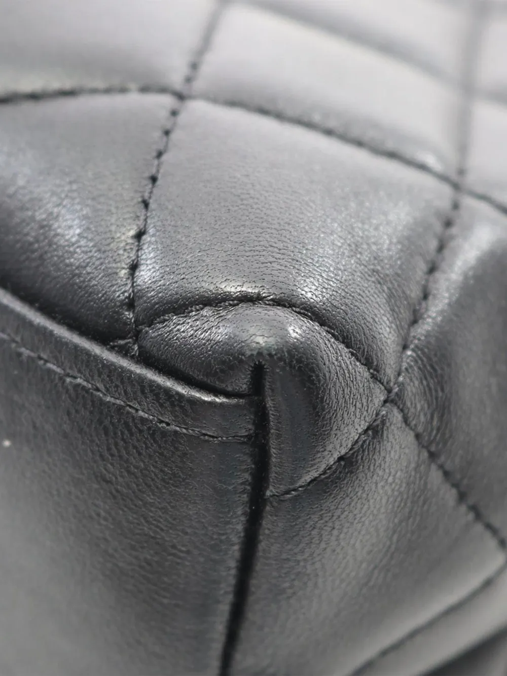 CHANEL Pre-Owned 2021-2025 Quilted Lambskin Leo shoulder bag | Pre-Owned | Image 2