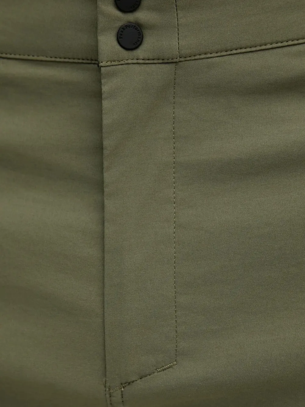 Peak Performance Iconiq Zip-fly Shorts In Green