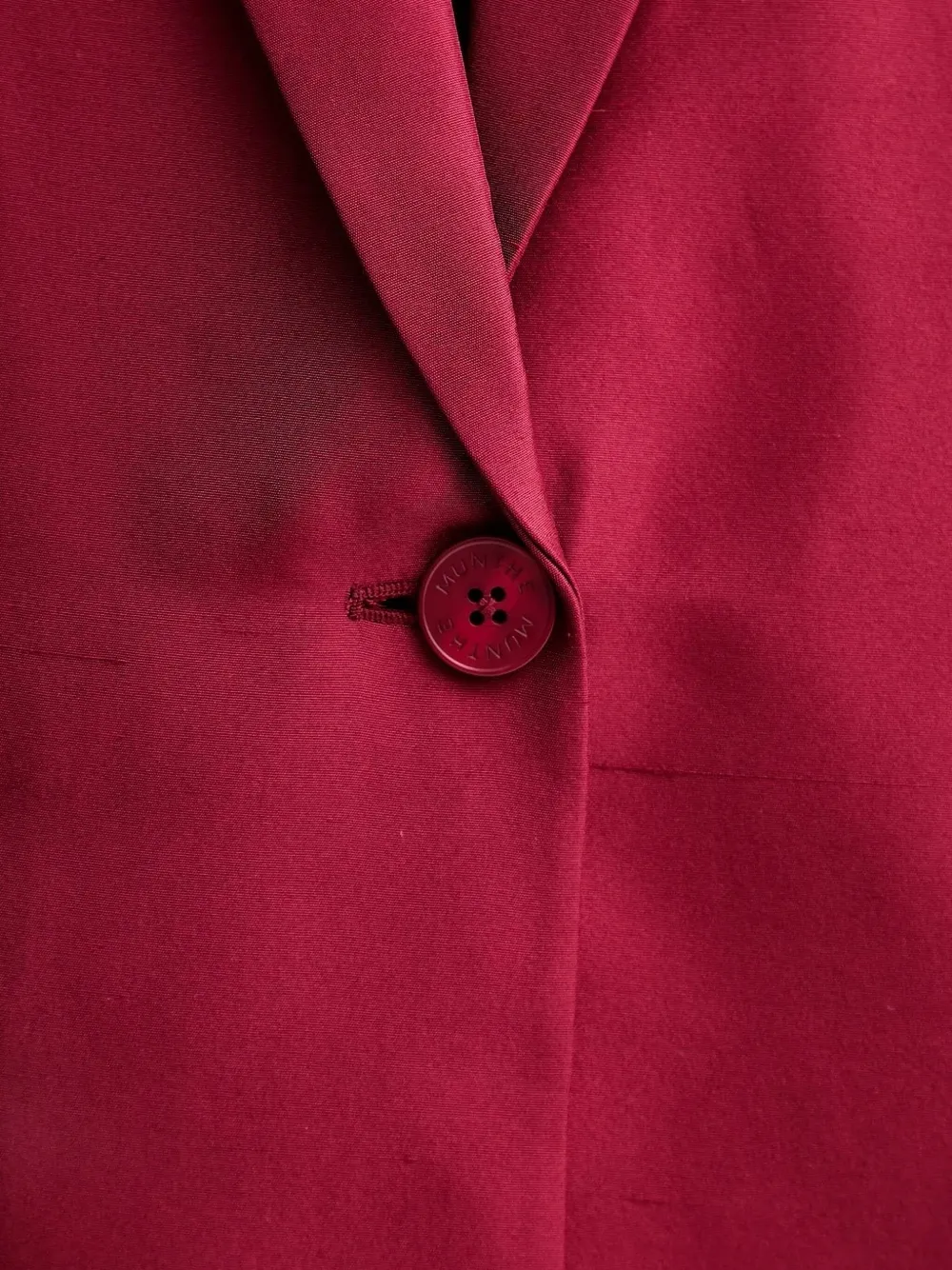 MUNTHE Patton blazer met enkele rij knopen Rood