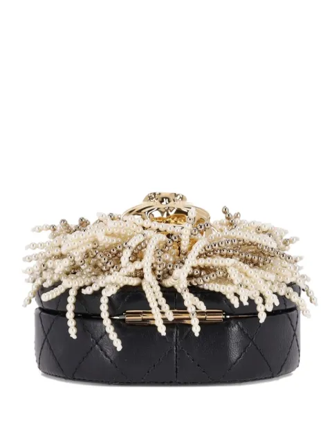 CHANEL Pre-Owned كلاتش كروس صغيرة بزينة رأس أسد 2024