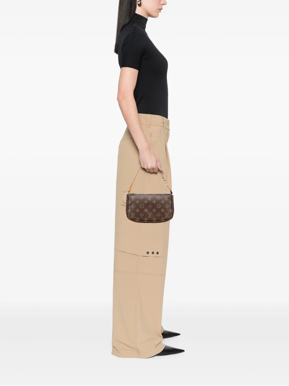 Louis Vuitton Pre-Owned 2009 Monogram Pochette Accessoires shoulder bag | كلاسيكيات | Image 2