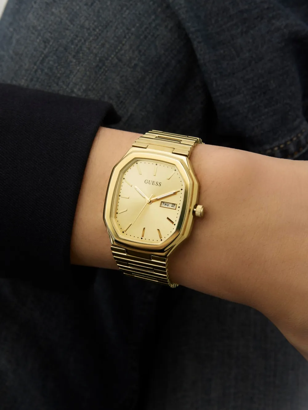 GUESS USA スクエアケース 35mm 腕時計 | ゴールドトーン | FARFETCH JP