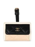 CHANEL Pre-Owned 2020 quilted leather luggage tag - Neutrals