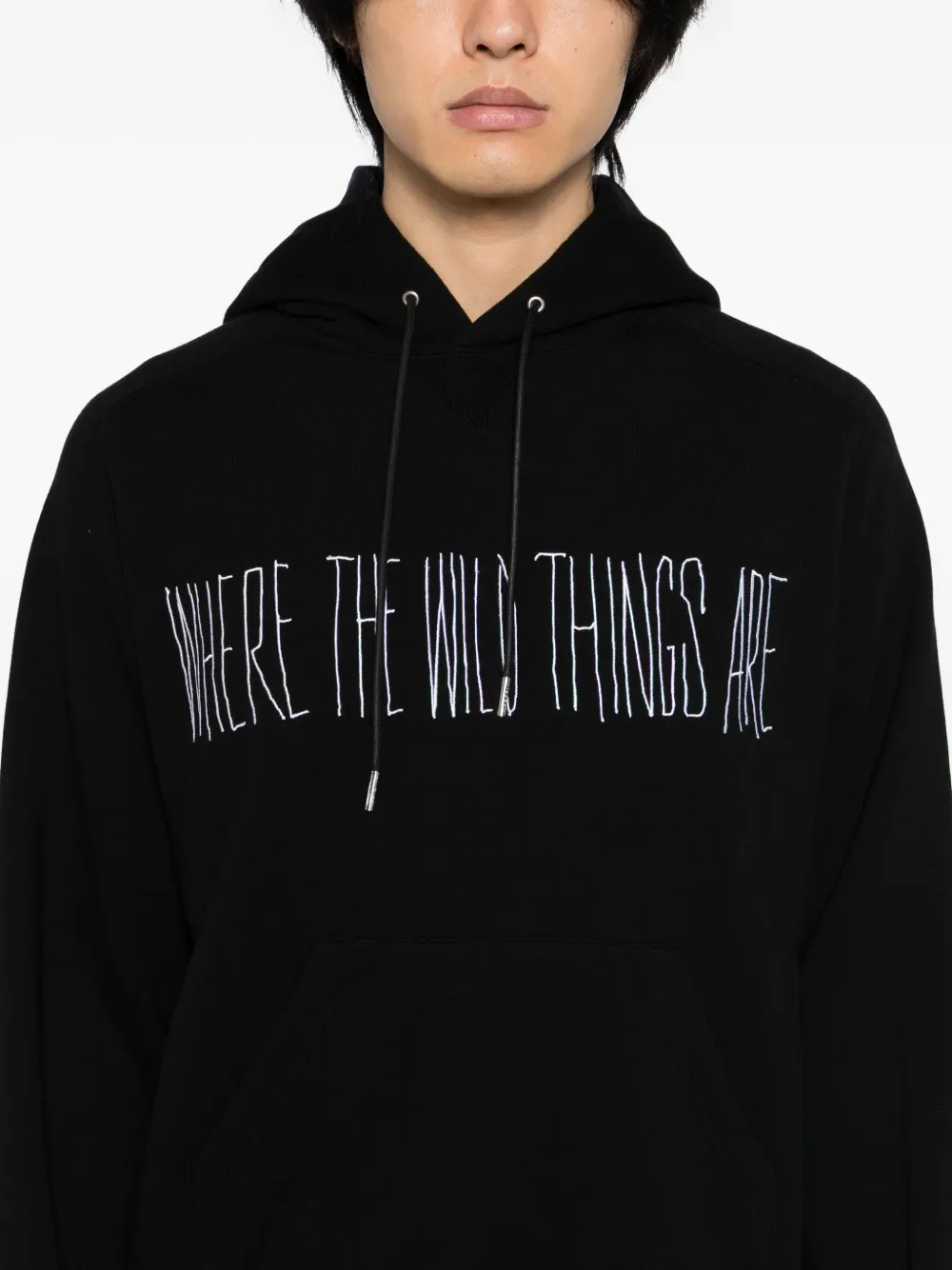 sacai slogan-embroidered hoodie Zwart