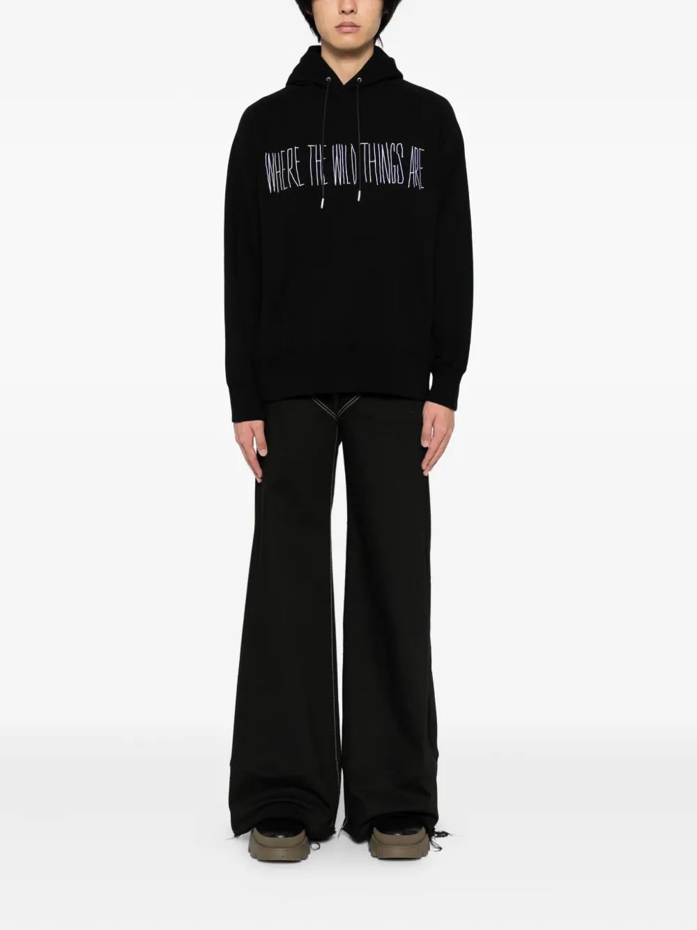 sacai slogan-embroidered hoodie Zwart