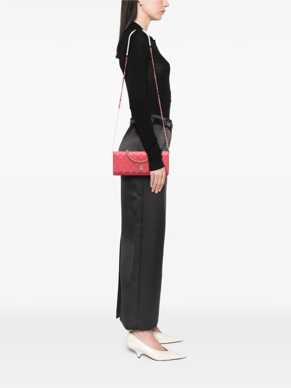 CHANEL Pre-Owned 2016-2017 Quilted Lambskin Pearl Chain East West Single Flap satchel | Pre-Owned | Image 2