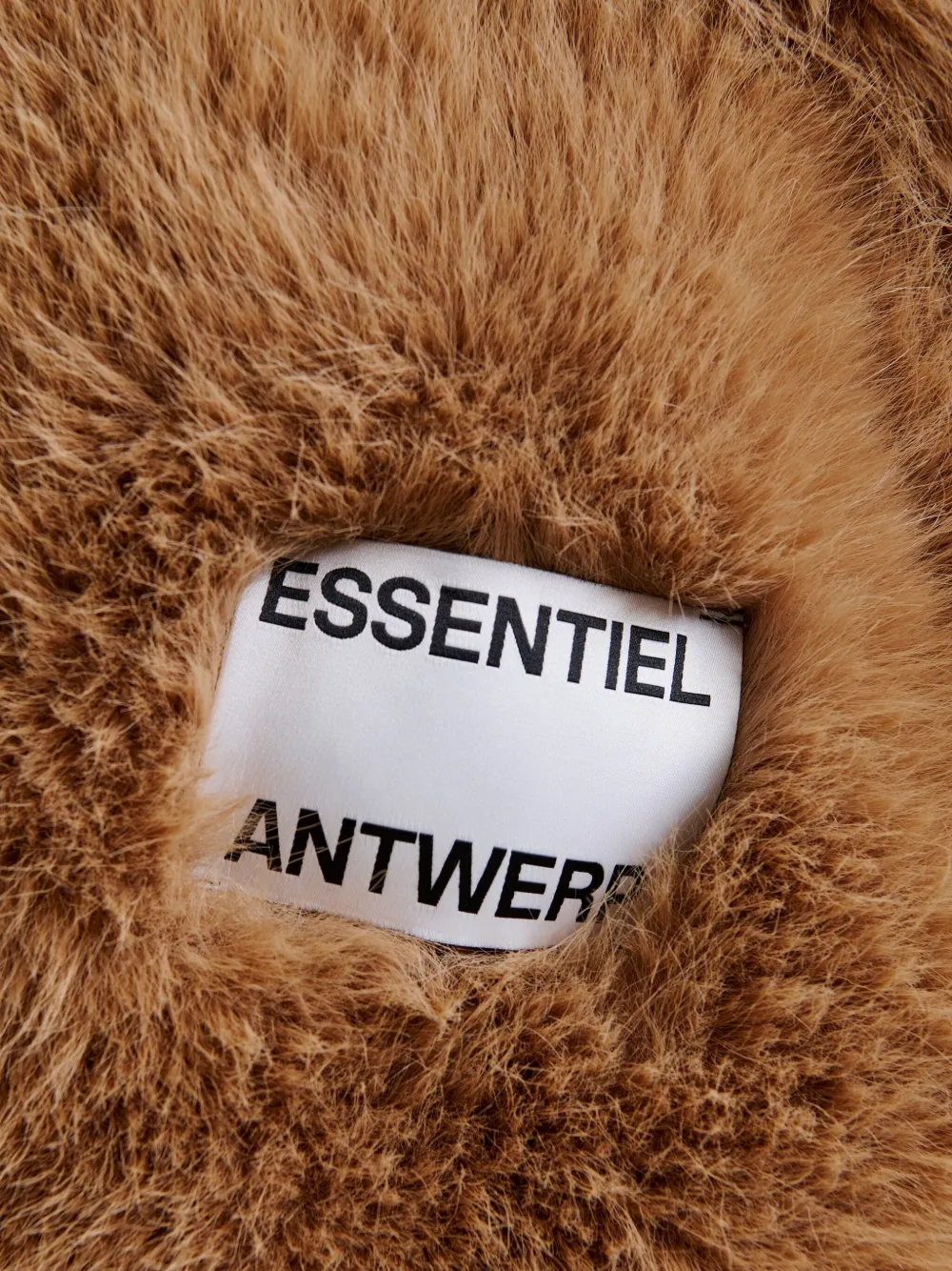 Essentiel Antwerp Sjaal van imitatiebont met split - Bruin