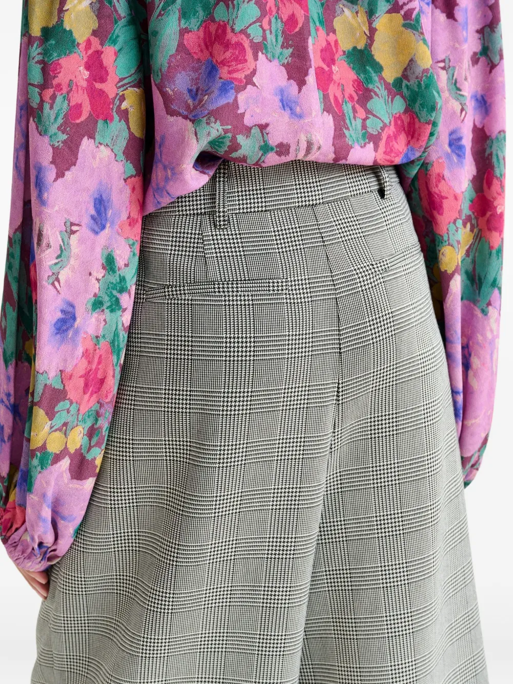 Essentiel Antwerp pleated checked knee-length shorts Grijs