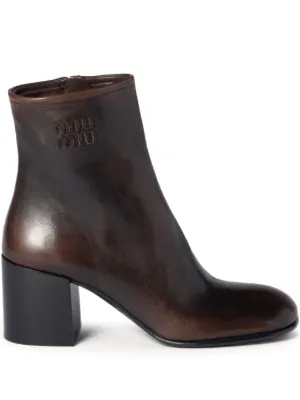 miu miu ミュウミュウ 24AW ヴィンテージ加工 レザーアンクルブーツ Miu Miu レザーブーツ | ブラウン | FARFETCH JP