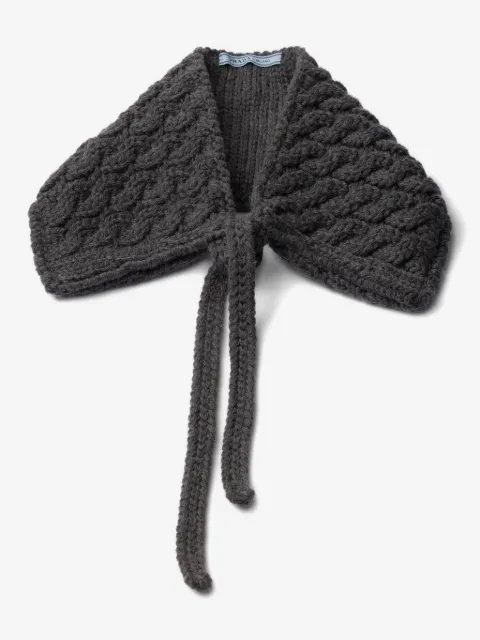 Prada cuello en tejido de ochos