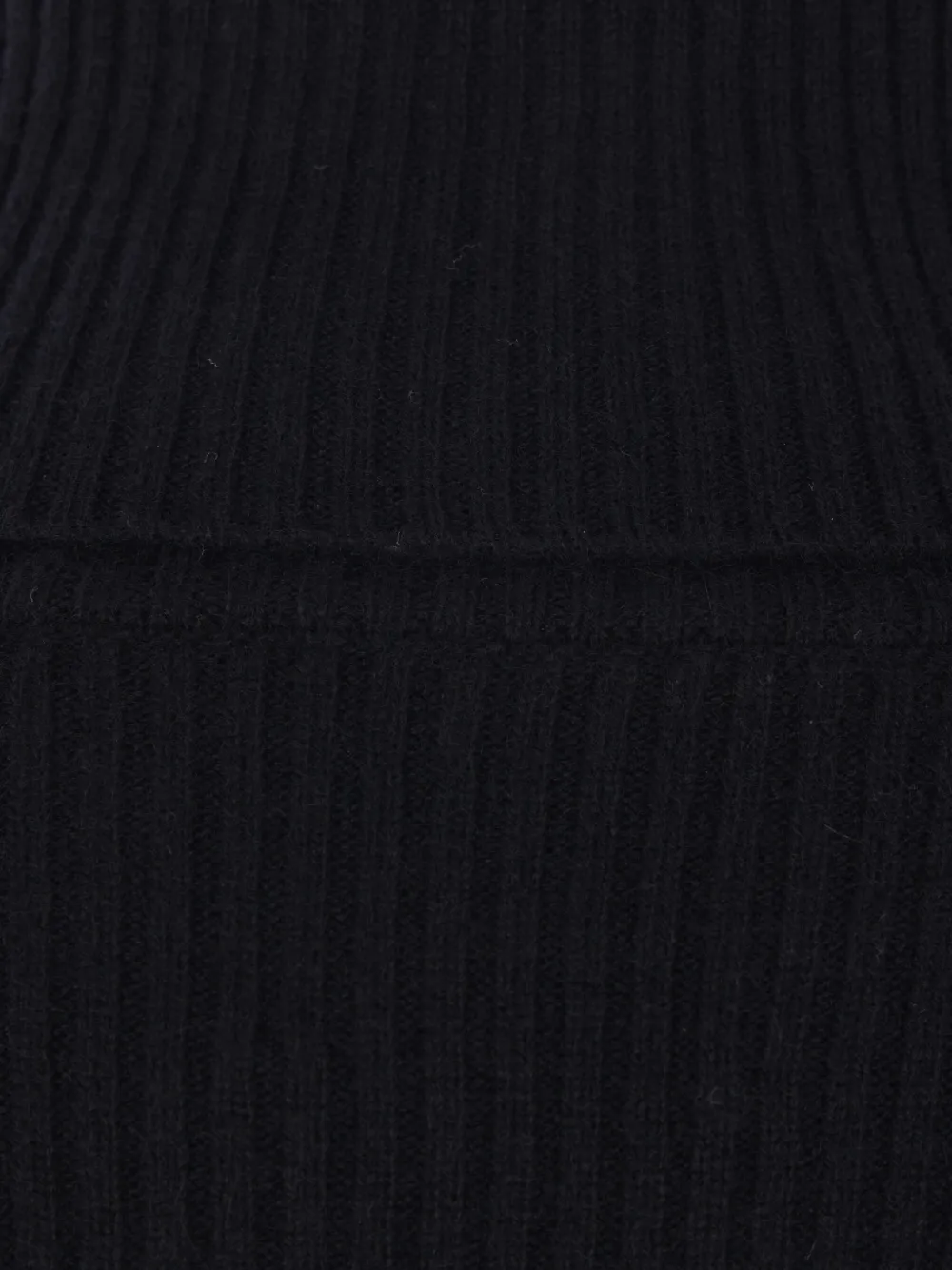 Allude Ribbed Turtleneck Sweater In Blue
