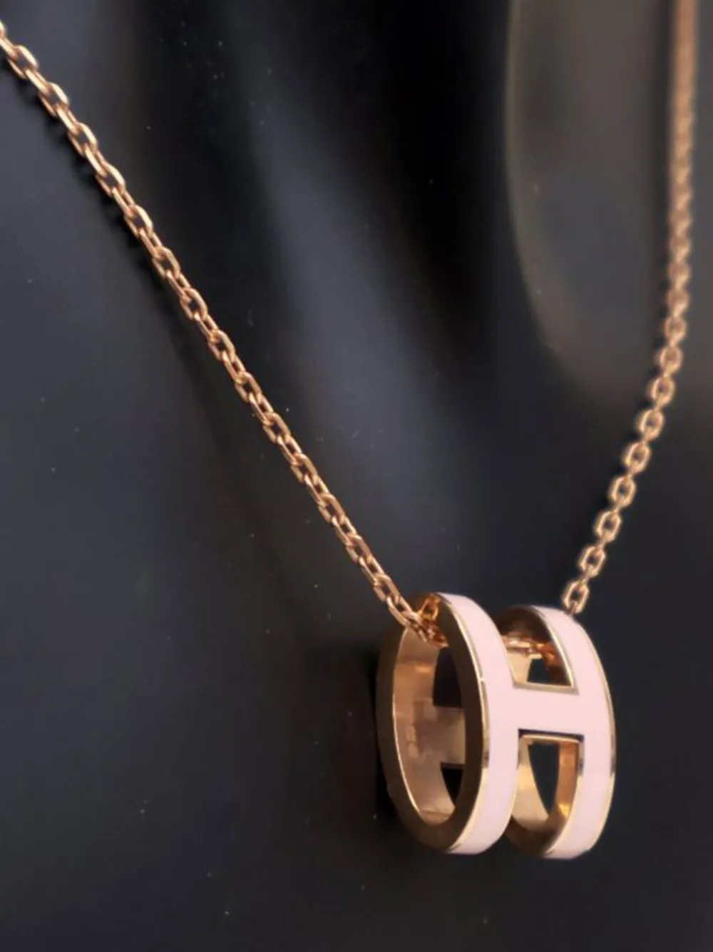 Pre-owned Hermes 2020-2025 Rose Gold Plated Enamel Pop H Pendant Costume Necklace In Pink