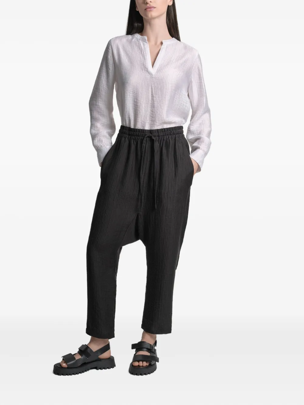 Uma | Raquel Davidowicz pantalones drop crotch con cordones en la pretina | Pantalones capri | Image 2