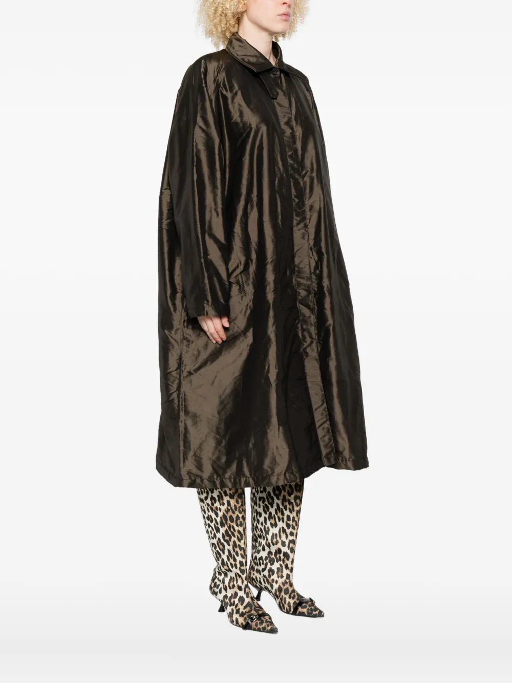 Christian Peau Buttoned Silk Coat In Brown