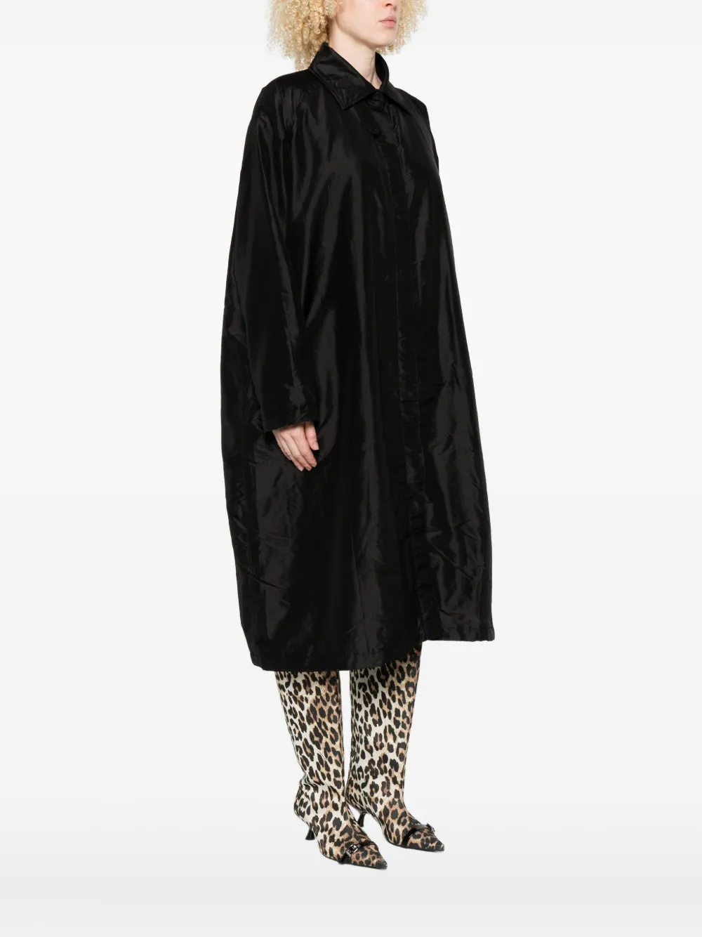 Christian Peau Button-fastening Silk Coat In Black