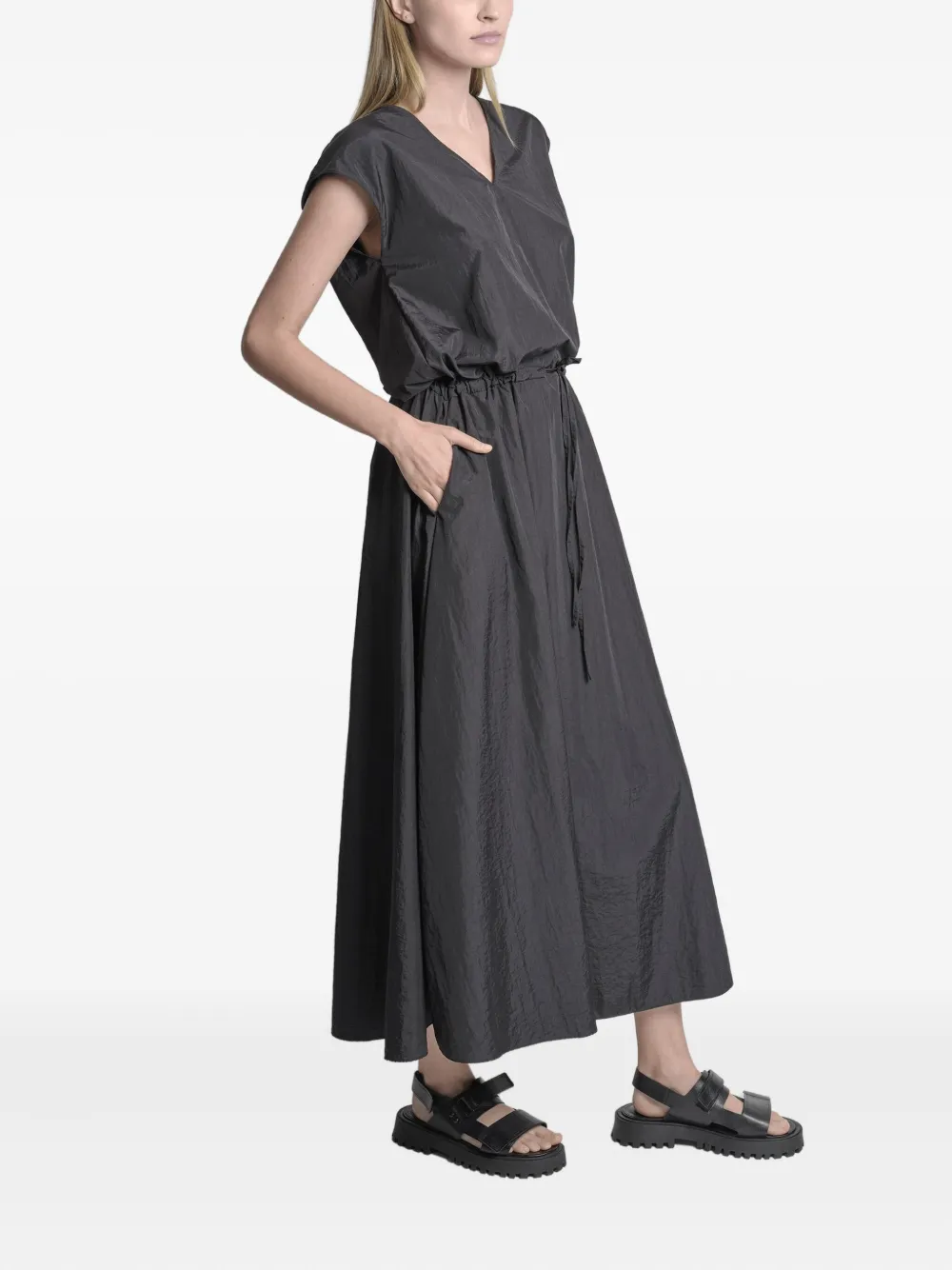 Uma | Raquel Davidowicz Maxi-jurk met trekkoordtaille en V-hals - Zwart
