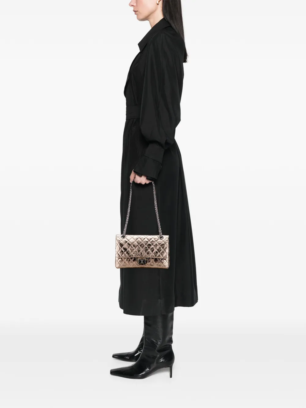 CHANEL Pre-Owned 2006-2008 Reissue 2.55 Aged Metallic Calfskin Double Flap 225 shoulder bag | Pre-Owned | Image 2