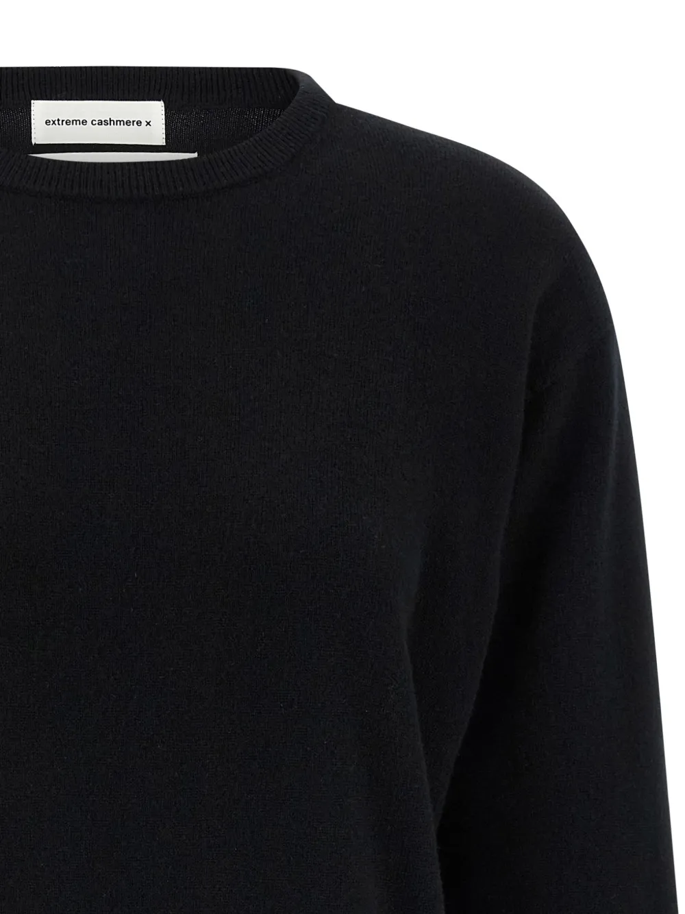 extreme cashmere Trui met ronde hals en cuffs Zwart