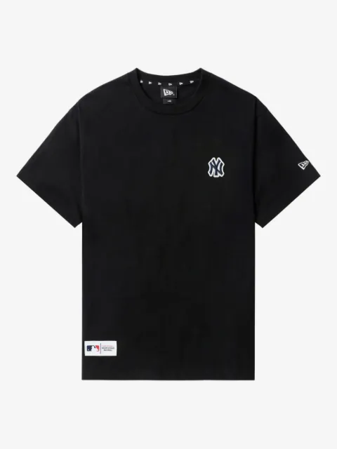 NEW ERA CAP playera con parche del logo