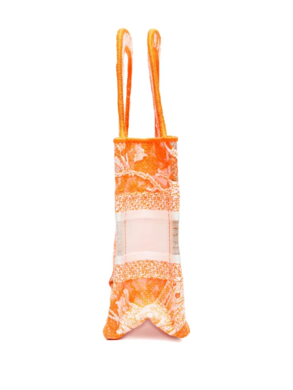 Christian Dior Pre-Owned 2020-2025s floral-pattern Tote Bag
