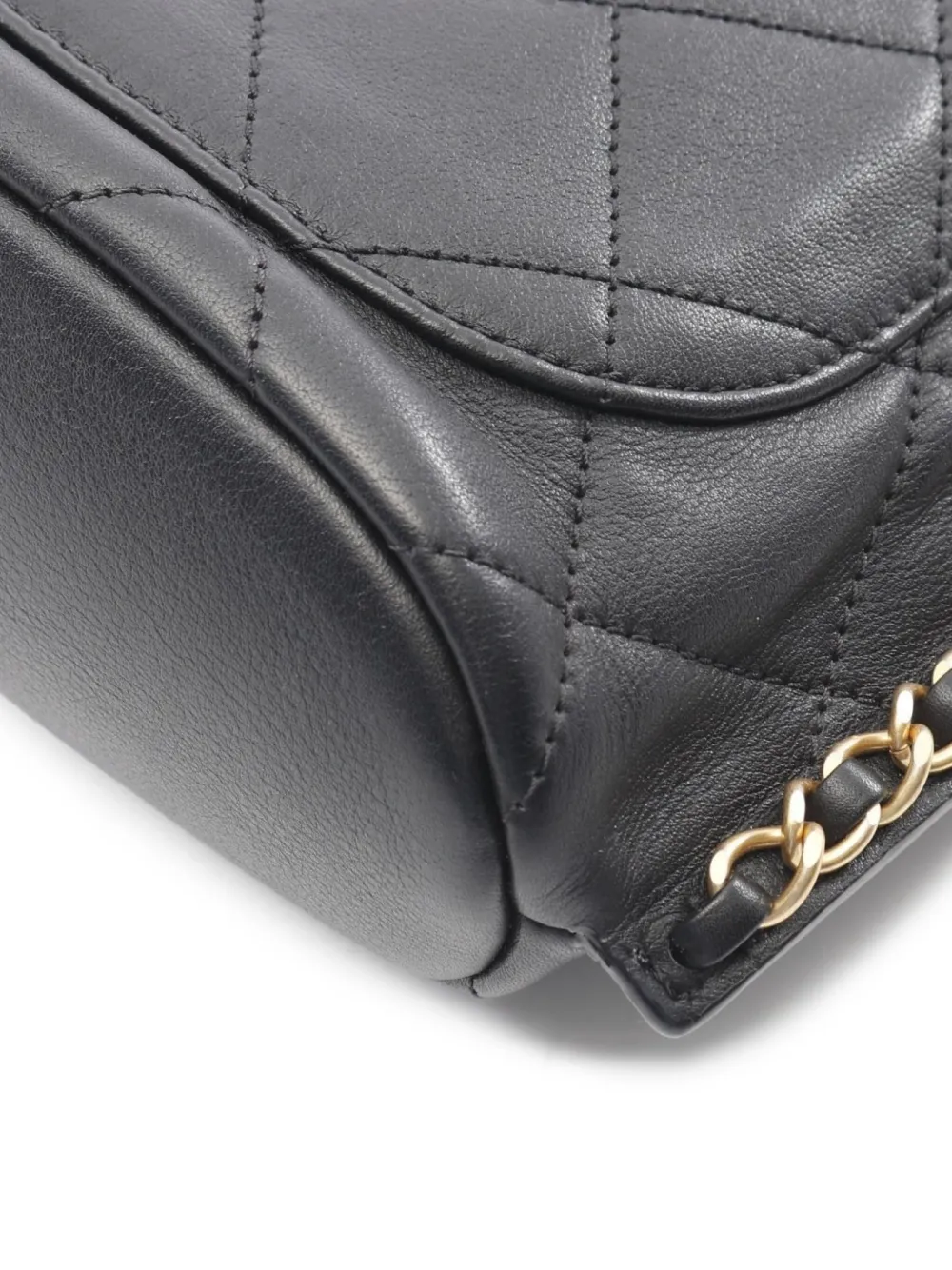 Pre-owned Chanel 2021-2022 Matelasse-quilting Leather Chain Bag In Black