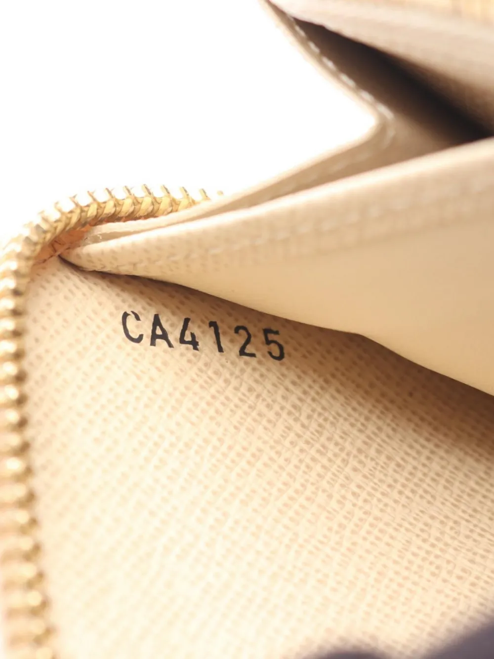 Pre-owned Louis Vuitton 2015 Zippy Wallet In Neutral