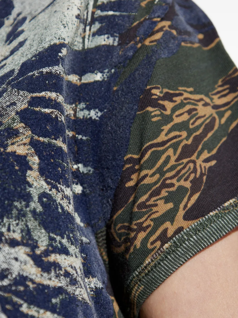 Diesel eagle-print camouflage T-shirt Blauw