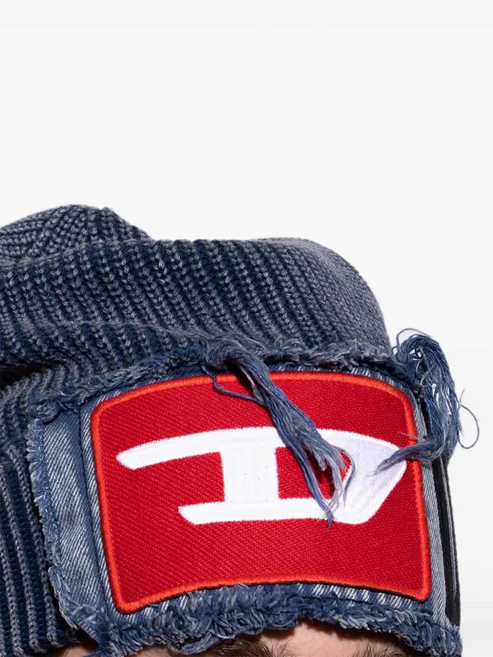 Diesel frayed logo-patch beanie Blauw